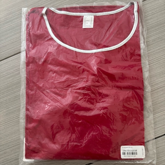 Women's 🫐 Red White Trim 3/4 Sleeves Top - Picture 2 of 5